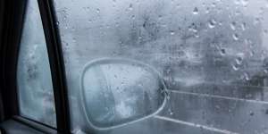 Beriklim Tropis, Masih Perlukah Mobil Pasang Defogger?