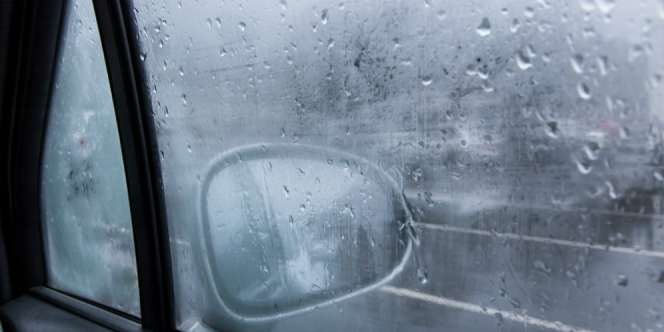 Beriklim Tropis, Masih Perlukah Mobil Pasang Defogger?