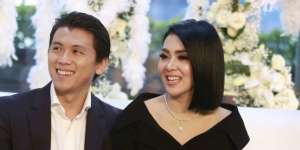 Sebulan Menikah, Syahrini Ungkap Sifat Asli Reino Barack