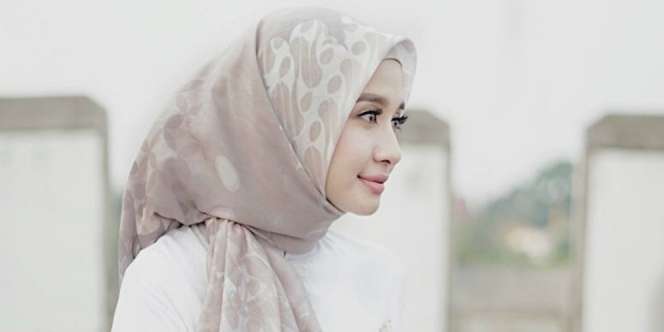 Inspirasi Hijab Motif ala Laudya Cynthia Bella