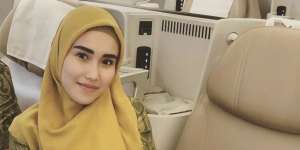 Heboh Ayu Ting Ting Bercadar