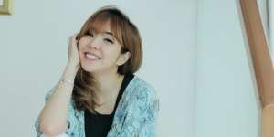 Gisel & Wijin Liburan ke Thailand, Gading Kembali Nyanyi Lagu Sedih
