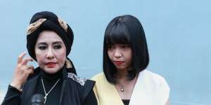 Mengintip Koleksi Tas Mewah Tessa Mariska
