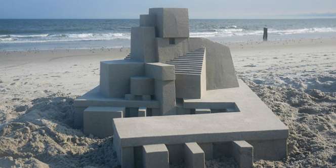 10 Benda Teraneh yang Tak Sengaja Ditemukan di Pantai