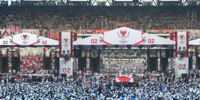 Foto Lautan Massa Kampanye Prabowo-Sandiaga di GBK, Ada Wiro Sableng & Spiderman