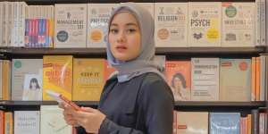 Inspirasi Busana Hijab ala Dinda Hauw