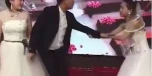 Wanita Datangi Nikahan Mantan Pakai Gaun Pengantin, Ajak Balikan
