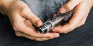 Benarkah Vape Lebih Aman dari Rokok Tembakau?