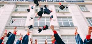 Ini Fans Bubble Tea Sejati! Busananya di Wisuda Bikin Mata Mendelik