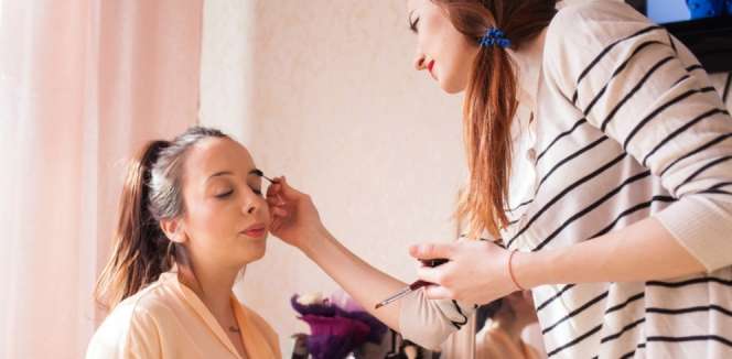 Tips Skin Care & Makeup Aman Bagi Ibu Hamil