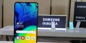 Tren Live Streaming Geser Selfie, Samsung Usung Kamera Putar