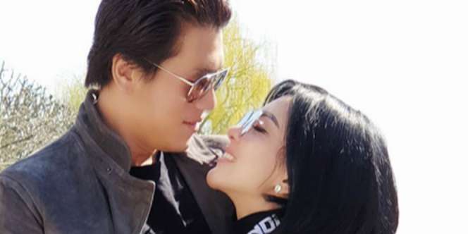 Syahrini Hidangkan Puding, Reino Barack: Buat Sendiri?