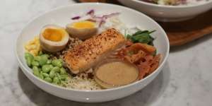Segarnya Salad ala Asia Bagi Si Penyuka Makanan Sehat