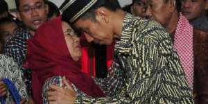 Jokowi Kecil Disuruh Ibu Makan Arang Karena Ulah Sendiri