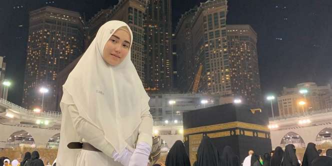 Pergi Umroh, Ayu Ting Ting Bawa Koleksi Tas Mewah