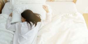 Wajib Tahu! 5 Pola Tidur Ini Bisa Turunkan Berat Badan