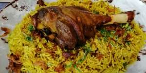 Tergoda Paha Domba Gendut di Nasi Machbous ala Emirat