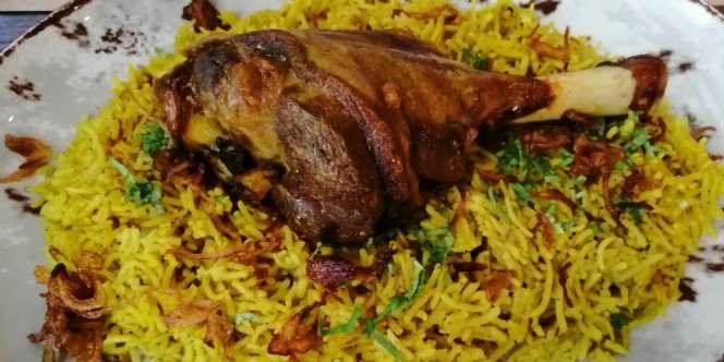 Tergoda Paha Domba Gendut di Nasi Machbous ala Emirat