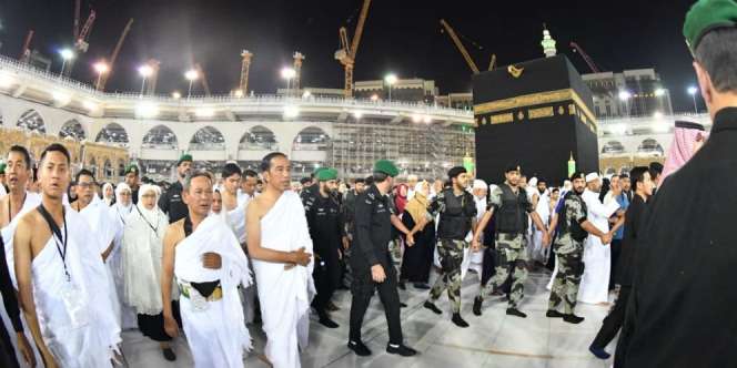 Selain Keluarga, Jokowi Juga Ajak Umroh Guru Ngajinya