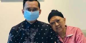Gembiranya Ani Yudhoyono Ditemani Ibas