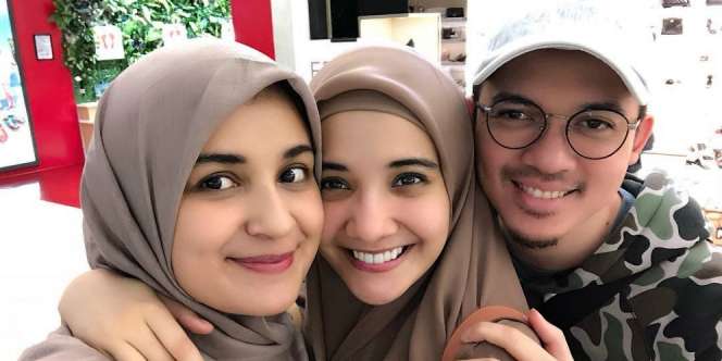 Zaskia & Shireen Sungkar Bantu Penjual Kerupuk Bayar Kontrakan