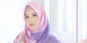 Inspirasi Makeup Living Coral ala Natasha Rizky