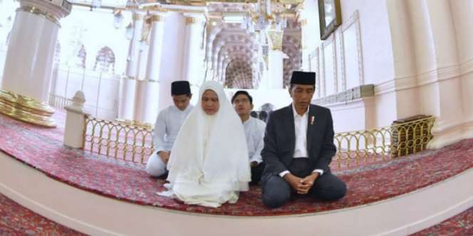 Video Jokowi dan Keluarga Ziarah ke Makam Rasulullah
