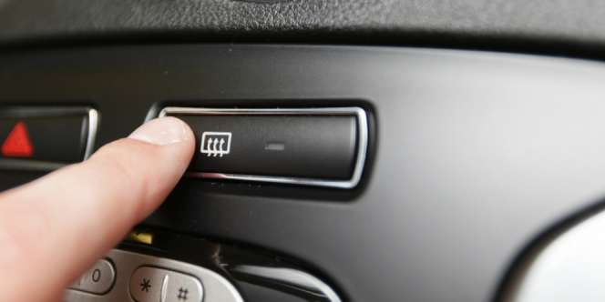 Terlalu Sering Pakai Fitur Defogger, Kaca Mobil Bisa Retak