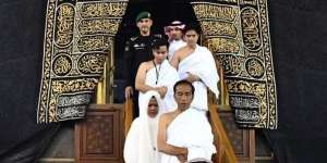 Momen Haru Iriana Sesenggukan di Pelukan Jokowi Saat Umroh