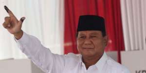 Prabowo Subianto Sujud Syukur Klaim Menang Pilpres 2019