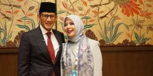 Gaya Kompak Sandiaga Uno dan Istri Saat Mencoblos