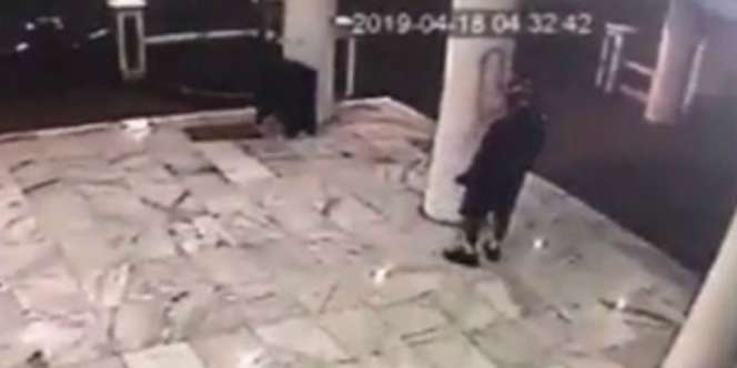 Masjid di Cilandak Dicoret-Coret Pria Berhelm