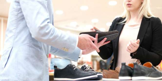 Wanita Borong 204 Pasang Sepatu Bukan untuk Dipakai, tapi...