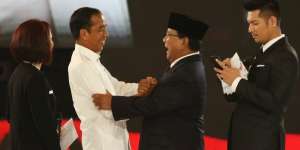 Real Count KPU Siang Ini: Jokowi Turun, Prabowo Naik Tipis
