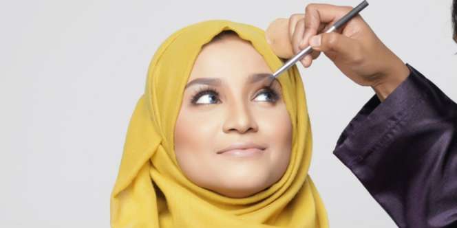 8 Cara Berdandan yang Terlarang bagi Muslimah