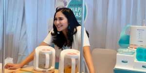 Caca Tengker Keranjingan Olshop Sejak Punya Baby