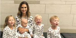 Curi Waktu Olahraga Sambil Urus 4 Anak ala Hilaria Baldwin
