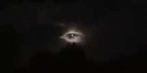 Heboh Penampakan `Mata Raksasa` di Langit Bandung
