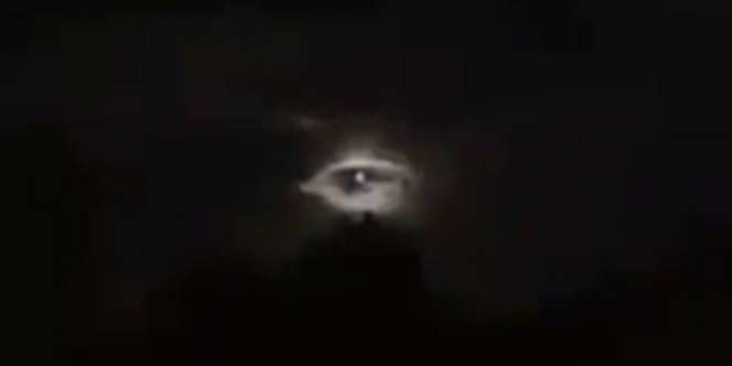Heboh Penampakan `Mata Raksasa` di Langit Bandung