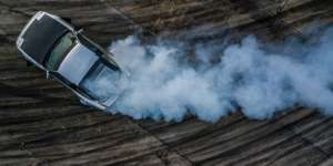 Ingin Coba Drifting? Pastikan Ban Mobil Penuhi Syarat Ini