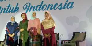 Pendiri Wardah Nurhayati Subakat Raih Gelar Doktor Kehormatan
