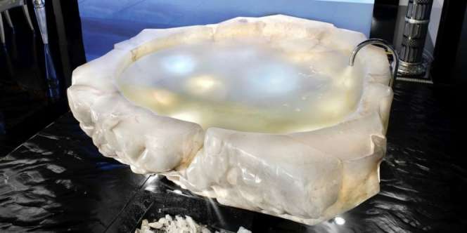 Tengok Kemewahan Bak Mandi Batu Alam yang Diukir dengan Tangan