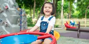 Tak Perlu Khawatir Saat Anak Lebih Suka Main Sendiri