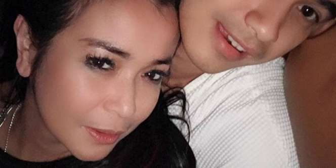 Baru Menikah, Gaun Pengantin Istri Ajun Perwira Jadi Sorotan