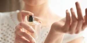 4 Langkah Mudah Membuat Parfum Berbahan Alami
