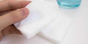 Wanita Bersin Kencang, Astaga! Keluar Kapas Bekas Operasi