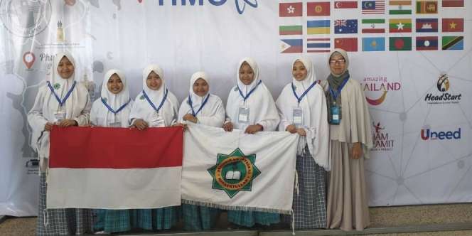 Keren! Siswi SMP-SMA Ar-Rohmah Putri Raih 6 Medali Olimpiade Matematika