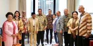 BJ Habibie Ajak Keluarga Jenguk Ani Yudhoyono