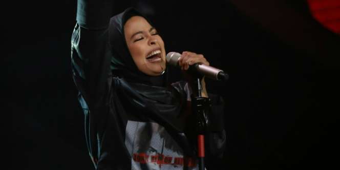 Gak Biasa, Tantri 'Kotak' Tampil Feminin dengan Busana Lebaran