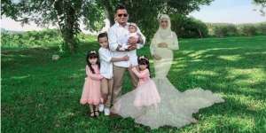 Cerita Pilu Foto Keluarga dengan 'Arwah' Ibunda